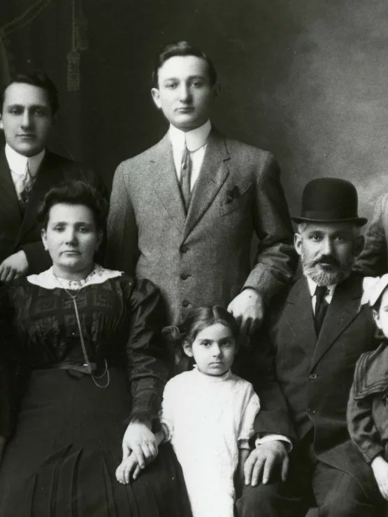 Holocaust survivors offered DNA tests to help find family